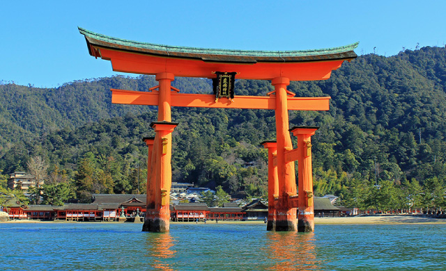 陶氏との合戦では日本三景の一つ「嚴島神社」にも戦火が及んだ（写真提供：広島県）禁無断複製