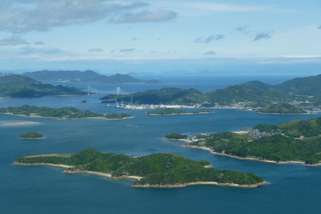 竜王みはらしラインと白滝山の瀬戸内多島美眺望